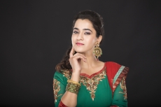 girl posing in indian wear