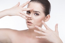 girl with clean face posing 