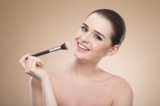 girl applying make up with brush
