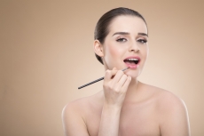 girl applying make up with brush