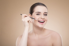girl applying make up with brush