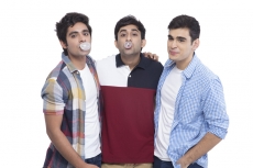 boys with chewing gum 