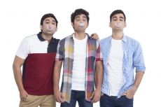 boys with chewing gum 