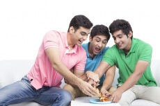 friends fighting over pizza