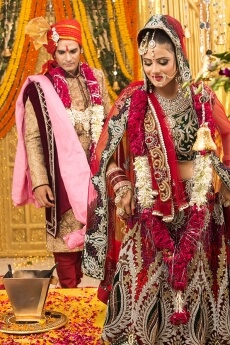 indian bride and groom taking pheras