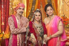 bride with her parents 