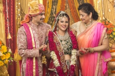 bride with her parents 