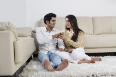 couple posing with champagne glasses 