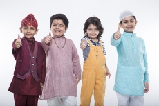 kids doing thumbs up 