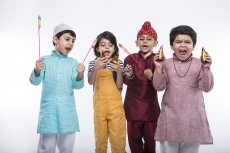 kids with crackers 