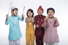 kids with crackers 