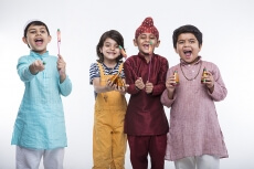 kids with crackers 