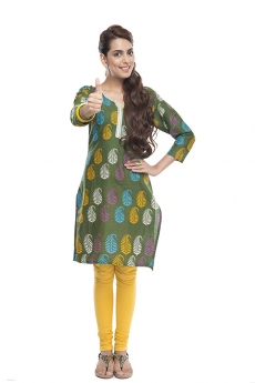 indian woman in salwar kameez showing thumb