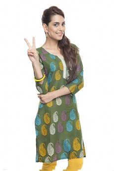 Indian girl in salwar kameez gesturing