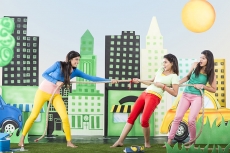 girls playing tug of war